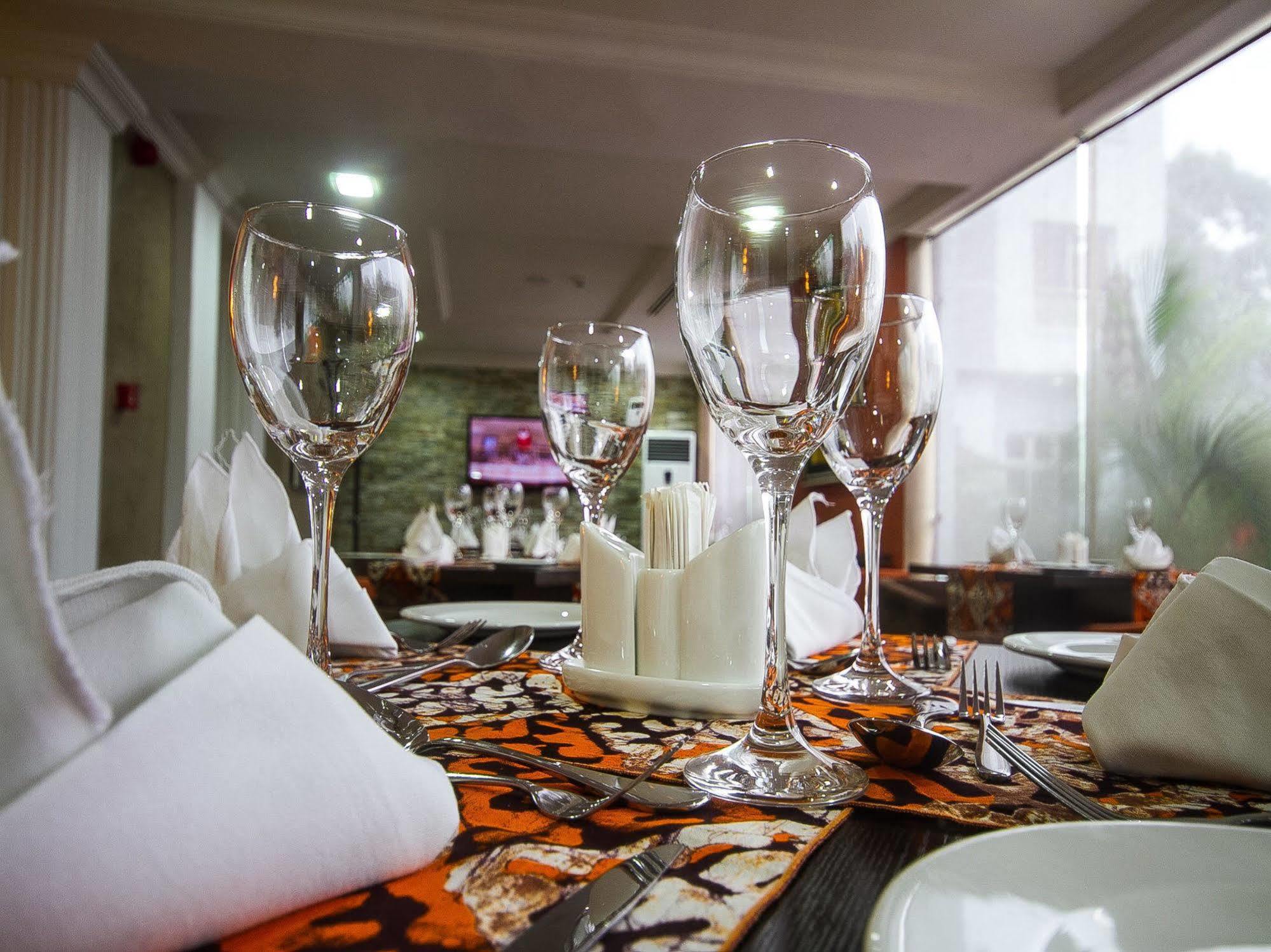 Golfview Suites & Conference Center Ikeja Exterior foto